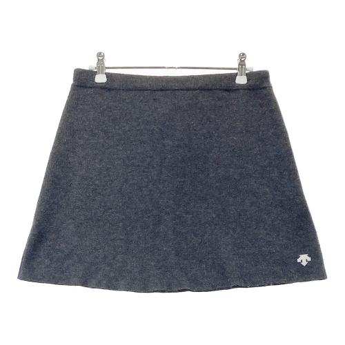 サイズ：S DESCENTE GOLF デサントゴルフ  フレア ニットスカート  グレー系 [240101502414] ゴルフウェア レディース ストスト DESCENTE GOLF デサントゴルフ フレア ニットスカート グレー系